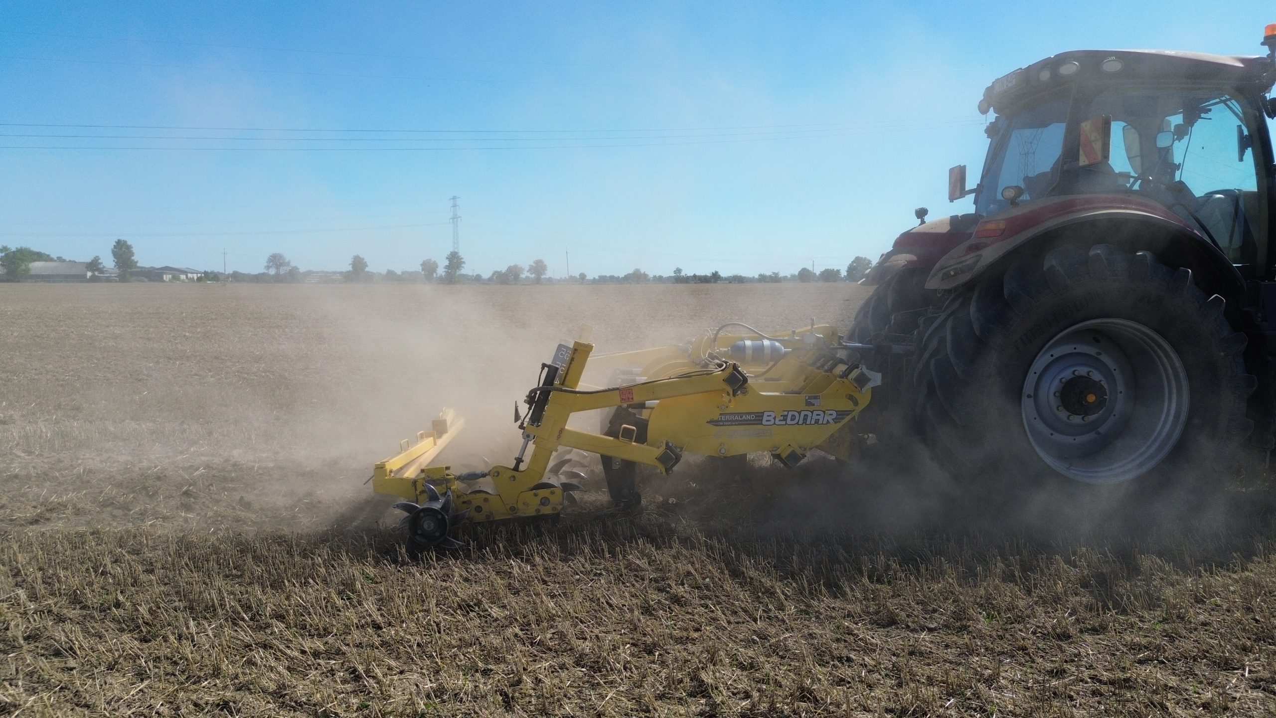Maszyna rolnicza AGRITEAM widziana z lotu ptaka